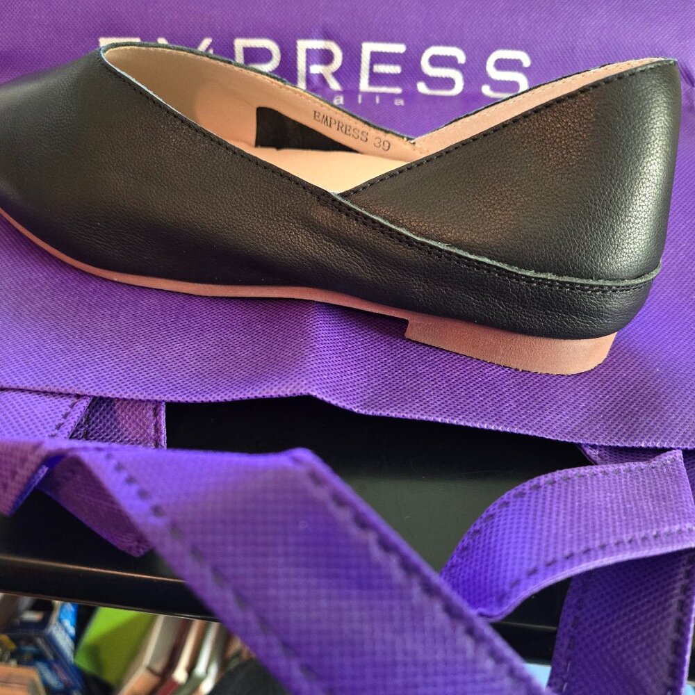 EMPRESS Black Comfort ("Comfi") Flat Size 8 US  NEW in box